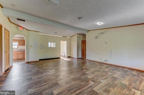 1356 Kings Hwy, Pilesgrove NJ 08098-2517 exterior