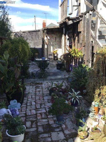 1090 65 St, Oakland CA 94608-1119 exterior