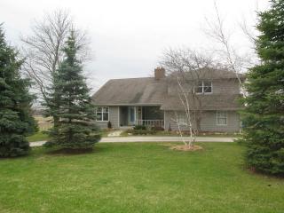 9923 Heather Dr, Thiensville, WI 53097-2620