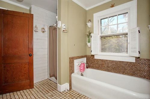 226 Old Mill Rd, West Nyack NY  10994-1414 exterior