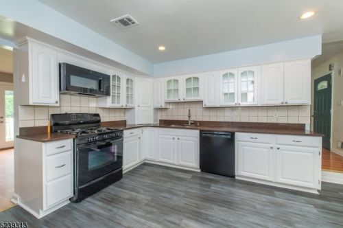 18 Bromley Dr, Parsippany NJ  07054-1406 exterior