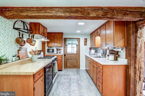 210 Hoernerstown Rd, Hummelstown PA  17036-9503 exterior