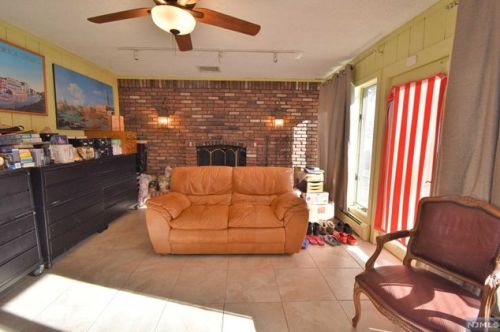 26 Elmwood Ter, Elmwood Park NJ  07407-1729 exterior