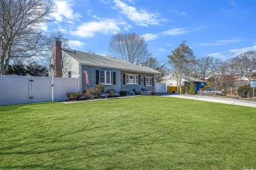 436 Hillside Ave, West Sayville, NY 11796-1206