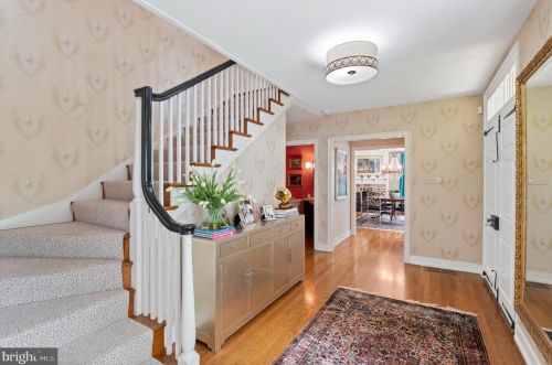 276 Abrahams Ln, Ithan, PA 19085-1129
