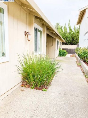 2201 Glenmount Dr, West Pittsburg, CA 94565-5343