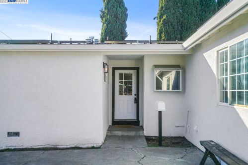2954 Clearland Cir, West Pittsburg CA  94565-3243 exterior