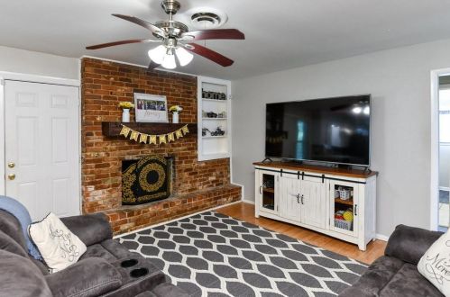 5617 Wedgmont Cir, Fort Worth TX  76133-2801 exterior