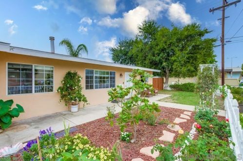 5205 Kesling St, San Diego, CA 92117-3217