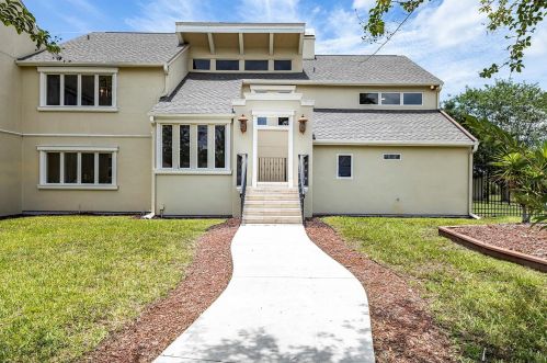 17320 Whirley Rd, Lutz FL  33558-4827 exterior