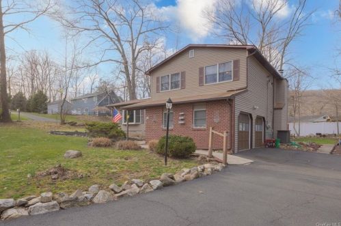12 Spring Dr, Tomkins Cove, NY 10986-1626