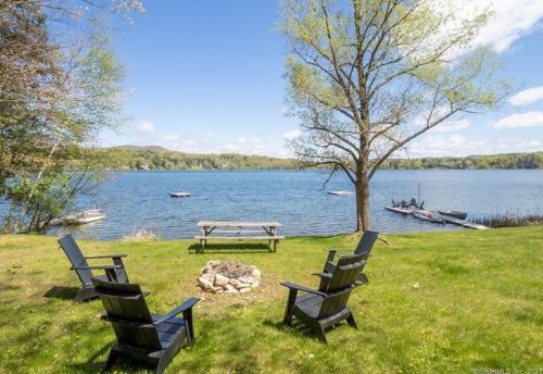 135 Interlaken Rd, Lakeville, CT 06039-2102