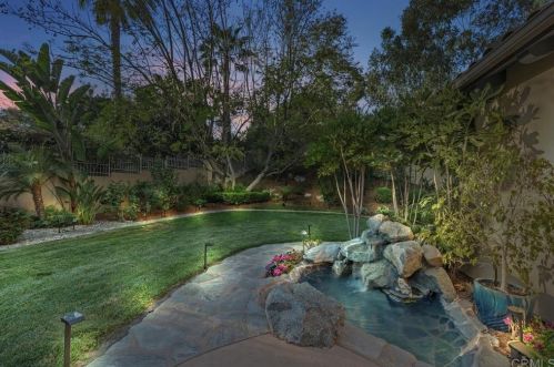 601 Rolling Hills Rd, Vista, CA 92081-7501