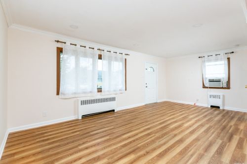 41 Montana St, Hicksville NY  11801-2429 exterior