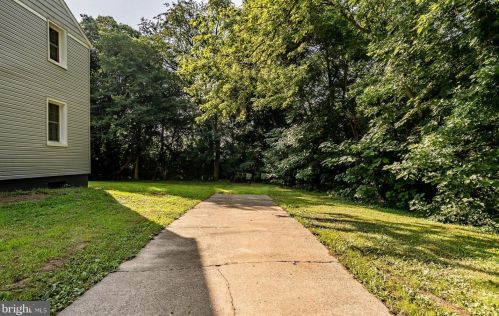 156 Riverview Dr, New Castle DE  19720-2732 exterior