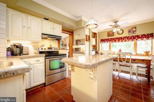 20 Valley Dr, Southampton PA  18966-1347 exterior