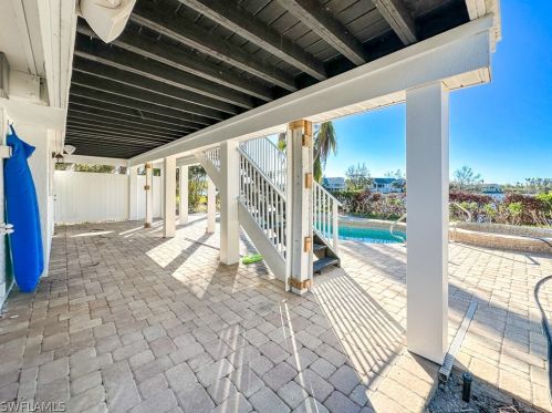 9027 Mockingbird Dr, Sanibel FL  33957-3609 exterior