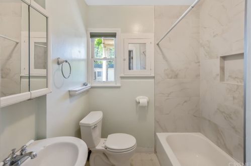 16027 Hartland St, Van Nuys CA 91406-4808 exterior