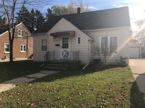 1839 Waldo Blvd, Manitowoc WI  54220-2645 exterior