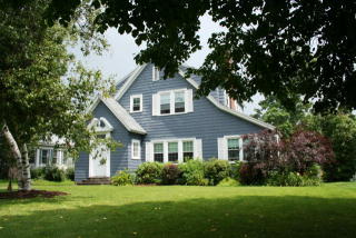 74 Beekman St, Plattsburgh, NY 12901-1436