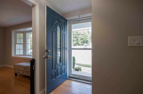 8 Cathedral Cir, Nashua NH 03063-2716 exterior