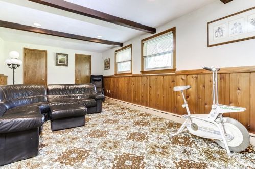 122 Spook Rock Rd, Airmont NY  10901-3008 exterior