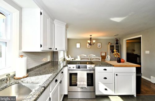 1472 Timberline Dr, Pottstown PA  19465-7234 exterior