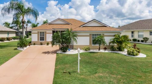 2217 Preservation Green Ct, Ruskin FL  33573-4418 exterior