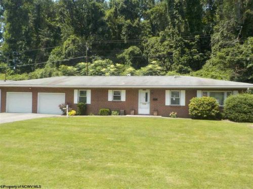 961 Coleman Ave, White Hall, WV 26554-3535