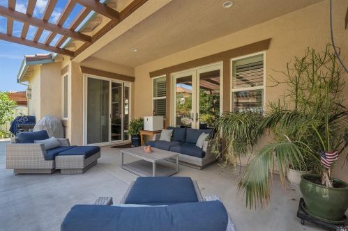 662 Canterbury Cir, Vacaville CA  95687-8225 exterior