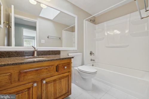 11831 Parliament Dr, Woodbridge VA  22192-1006 exterior