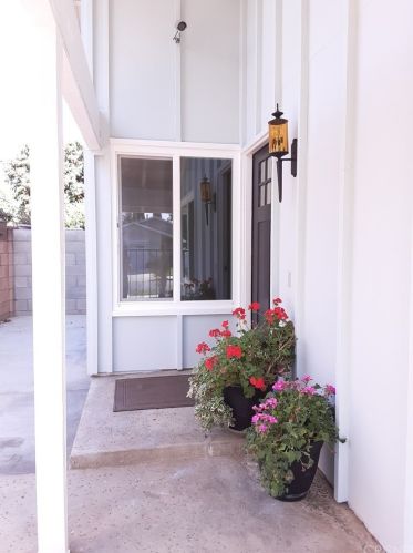 2128 Guerne Ave, Simi Valley CA  93063-2728 exterior