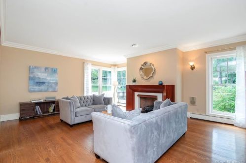 98 Ryefield Rd, Middletown CT  06457-5700 exterior