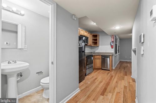1818 17th St, Philadelphia, PA 19145-2146