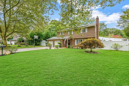 2 Fox Ln, Huntington Station, NY 11746-5926