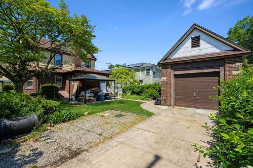 200 1st Ave, New Hyde Park NY  11040-4809 exterior