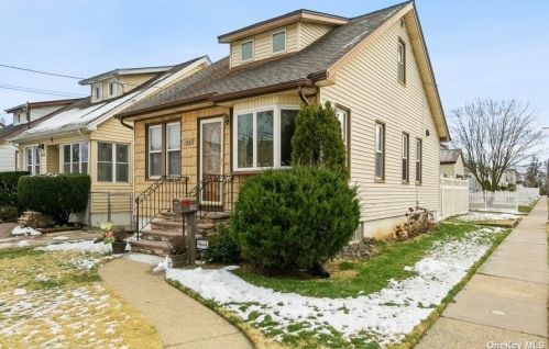 1659 Estelle Ave, Floral Park, NY 11003-2217