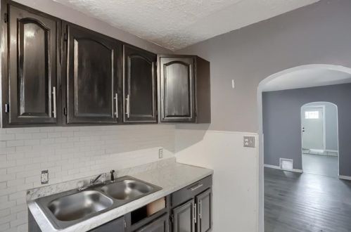 344 Maplewood Ave, Ambridge PA 15003-2521 exterior