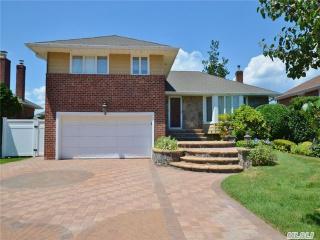 6 Sunbeam Rd, Syosset, NY 11791-6920