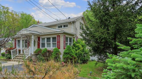 844 Holmdel Rd, Holmdel Village, NJ 07733-1731
