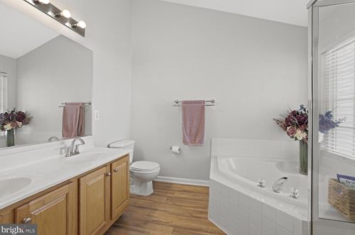 8806 Howland Pl, Bristow VA  20136-5708 exterior