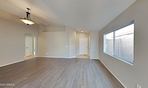 21831 35th Dr, Glendale, AZ 85310-5021