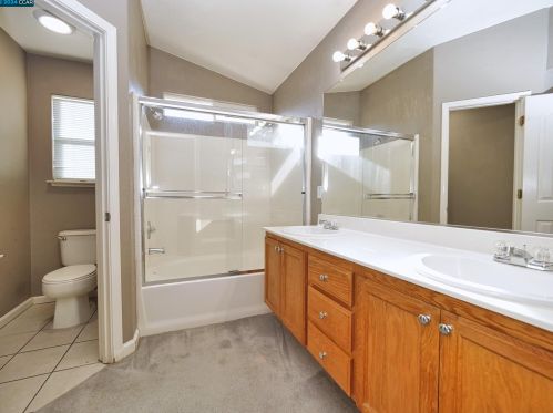 1062 Schadeck St, Manteca CA  95336-5956 exterior