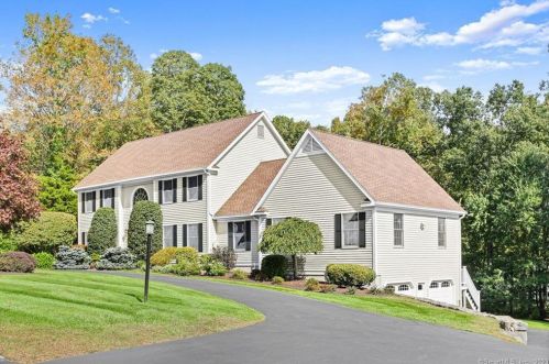 30 Kent Ln, Bridgeport, CT 06611-1013