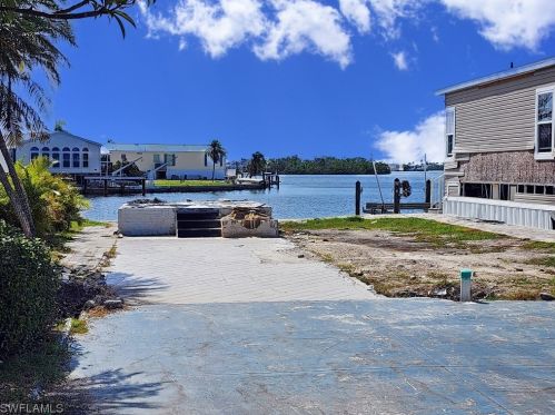81 Blackbeard Way, Fort Myers Beach, FL 33931-3409