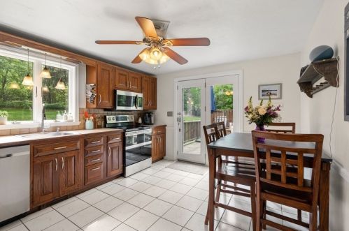 77 Chestnut St, Easton, MA 02356-2608