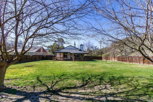 651 Tehuacan Rd, Ukiah, CA 95482-4198