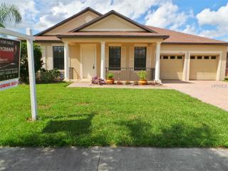 9806 Caroline Park Dr, Orlando, FL 32832-5857