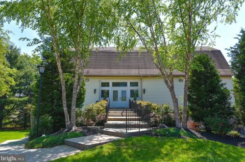 27 Providence Frg Rd, Limerick PA 19468-2905 exterior