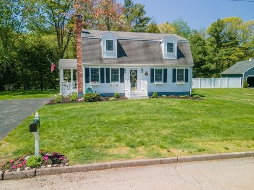 6 Albany Rd, Walpole, MA 02081-2027